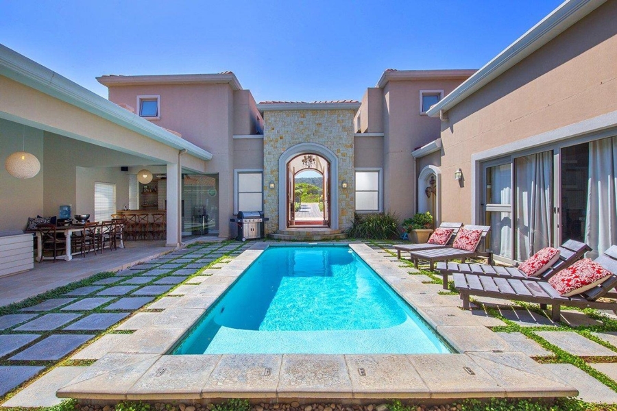 6 Bedroom Property for Sale in Myoli Beach Western Cape